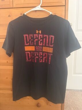 Under Armour Black 'Defend and Defeat' Boys Graphic Tee Size XL